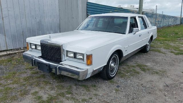 1989 Lincoln Town Car Signiture Series