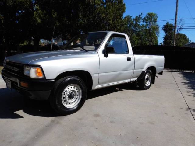1989 Toyota Tacoma Deluxe 2dr Standard Cab SB