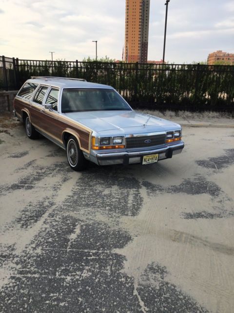 1990 Ford Crown Victoria Country squire