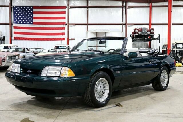 1990 Ford Mustang --
