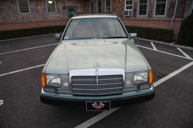 1990 Mercedes-Benz 300-Series