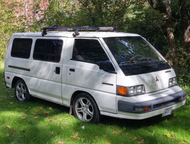 mitsubishi minivan 1990
