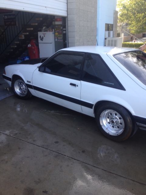 1990 Ford Mustang RWD 5.0L