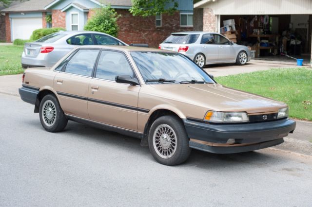 1990 Toyota Camry le