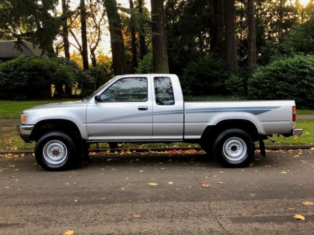 1990 Toyota Tacoma Deluxe