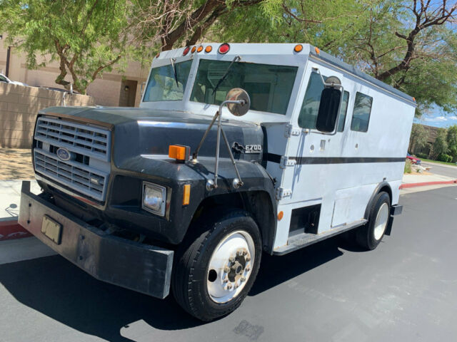 1991 Ford F-700 ARMORED TRUCK