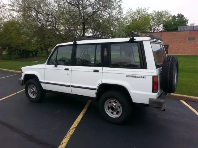 1991 Isuzu Trooper White 4x4 5-speed Manual "Rare" Runs Great for sale