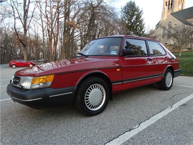 1991 Saab 900 --