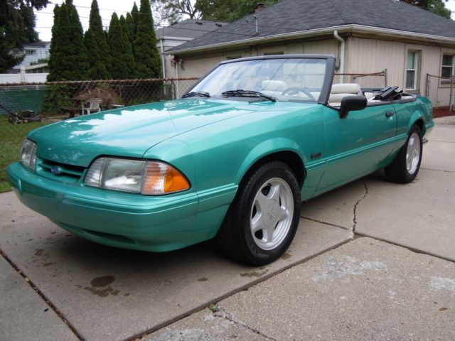 1992 Ford Mustang Convertible LX