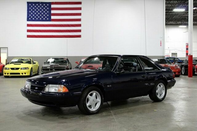 1993 Ford Mustang --