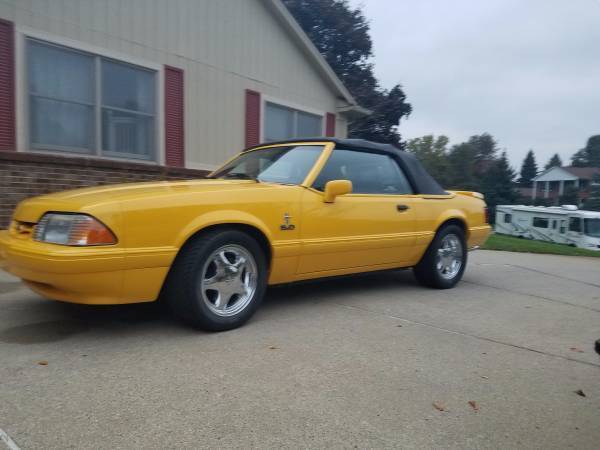 1993 Ford Mustang yellow