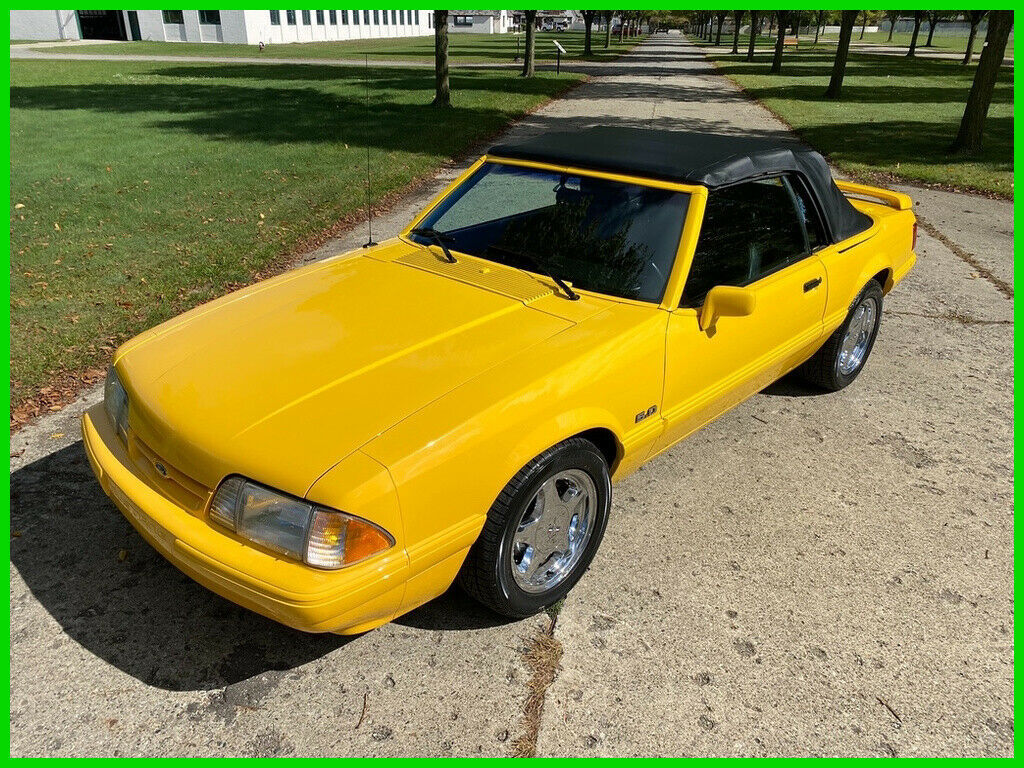 1993 Ford Mustang LX 5.0 Convertible Feature Car