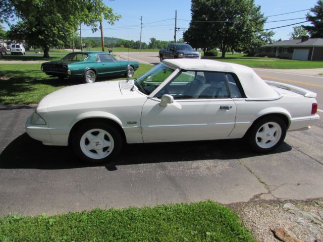 1993 Ford Mustang White