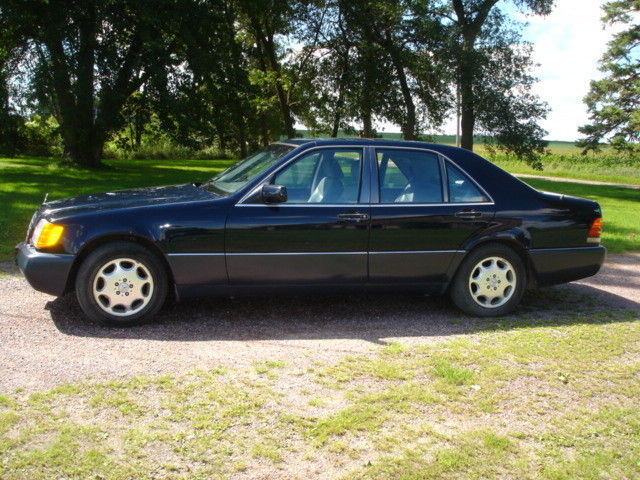 1993 Mercedes-Benz 300-Series Base Sedan 4-Door