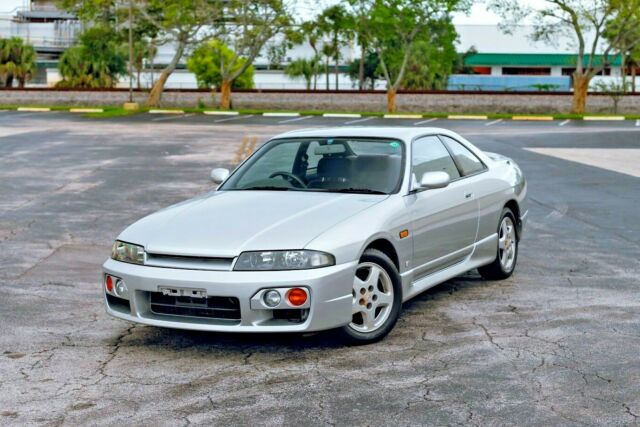 1993 Nissan GT-R --