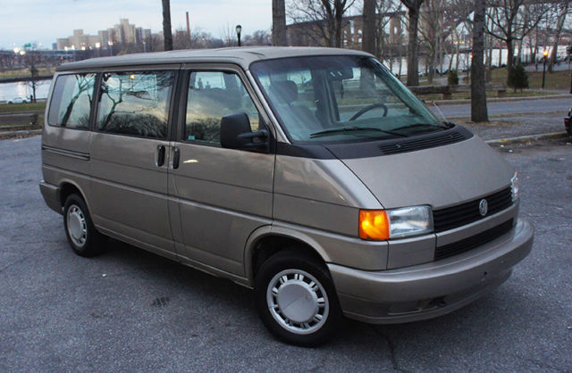 1993 Volkswagen EuroVan GL Standard Passenger Van 3-Door