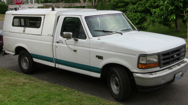 1994 Ford F-150 XL Standard Cab Pickup 2-Door