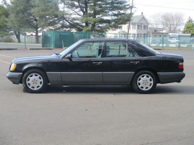 1994 Mercedes-Benz 300-Series E320 LEATHER!