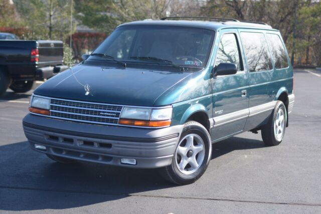 1994 Plymouth Voyager SE