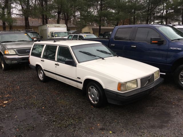 1994-volvo-940-white-very-clean-wagon-1.jpg