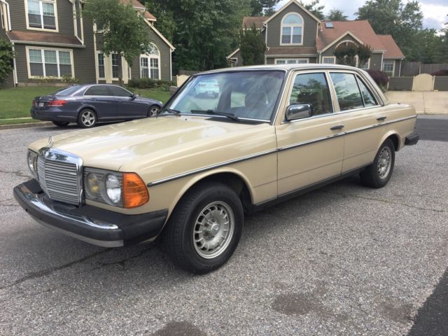 1984 Mercedes-Benz 300-Series LOW  MILES FAMILY OWNED WELL MAINTAINED GARAGED