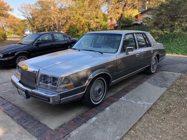 1984 Lincoln Continental Grey