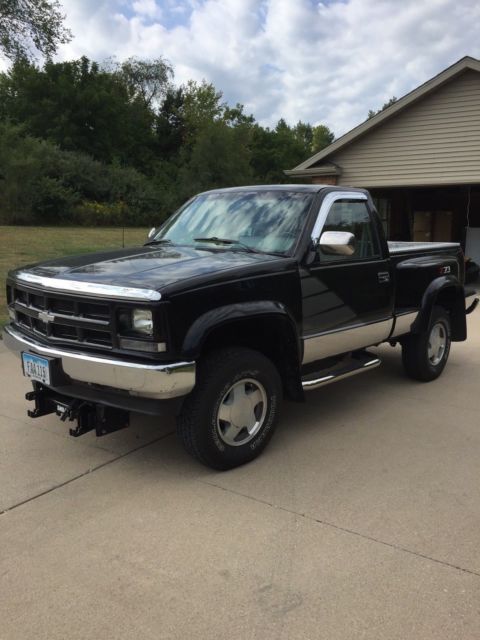 1993 Chevrolet C/K Pickup 1500 lots of chrome and lights