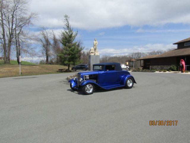 1932 Ford roadster with carson top cloth