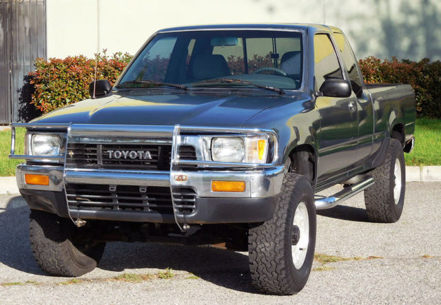 1990 Toyota pickup Pickup, California 4x4, SR5
