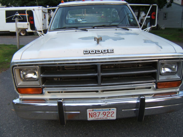 1989 Dodge D300 Series