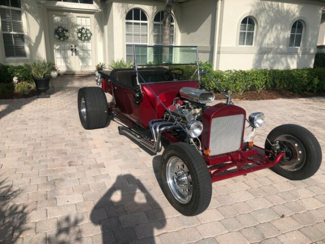 1923 Ford Model T Black and Red
