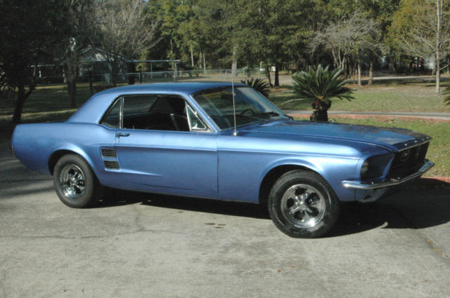 1967 Ford Mustang blue