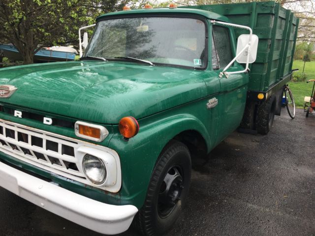 1965 Ford F-350 Dump Truck, two door, hydraulic bed