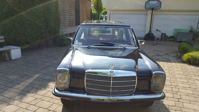 1976 Mercedes-Benz 200-Series