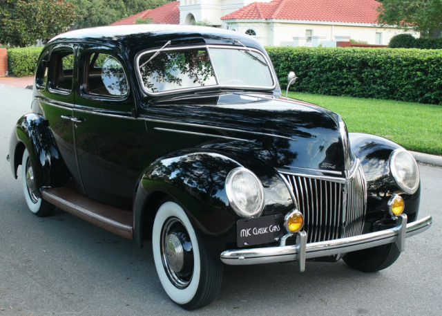 1939 Ford DELUXE SEDAN - RESTORED - 1K MI