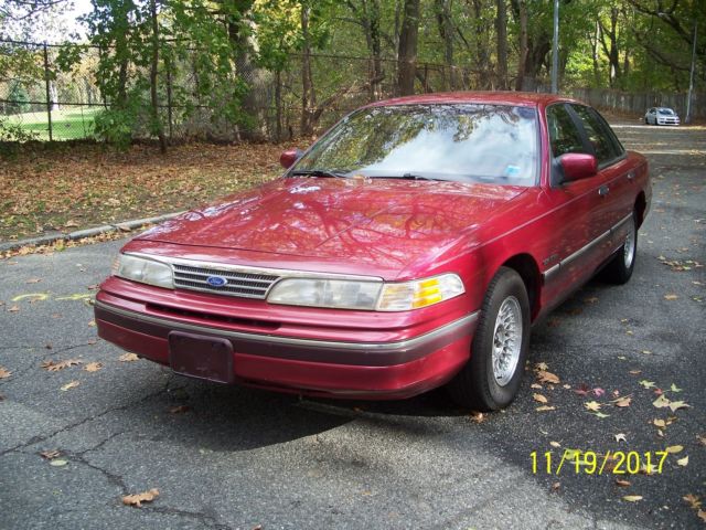 1994 Ford Crown Victoria base