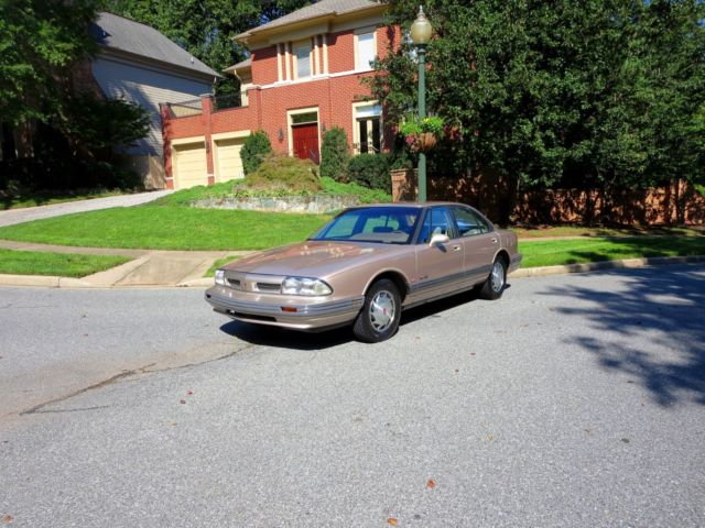1992 Oldsmobile Eighty-Eight only 36,000 Miles with FREE DELIVERY!