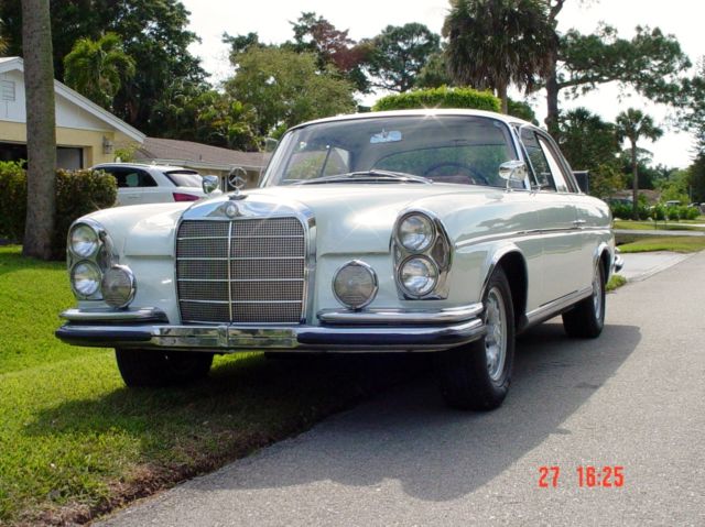 1964 Mercedes-Benz 200-Series Coupe