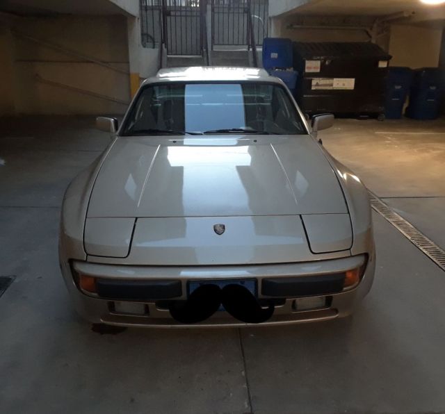 1985 Porsche 944 160