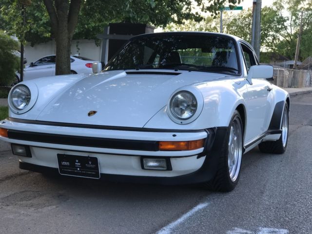 1986 Porsche 930 Coupe with sunroof