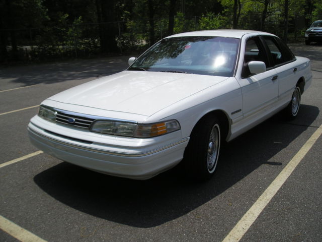 1993 Ford Crown Victoria 4dr LX