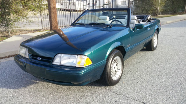 1990 Ford Mustang LX Convertible 7UP Edition
