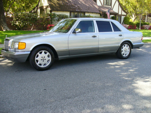 1990 Mercedes-Benz 400-Series