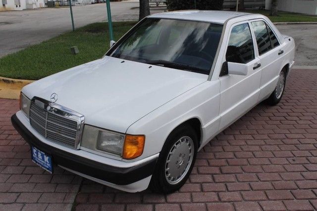 1993 Mercedes-Benz 190-Series 190E SELLING FOR PARTS RUNS AND DRIVES
