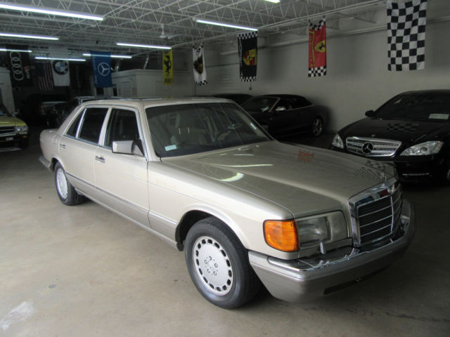 1991 Mercedes-Benz 400-Series Base Sedan 4-Door