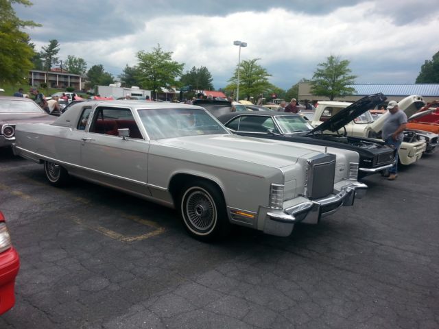 1977 Lincoln Continental Town Coupe'