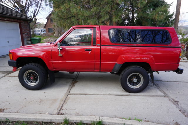 1986 Toyota Pickup 22R 4X4 Truck with Topper