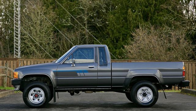 1986 Toyota Pickup Truck  Deluxe