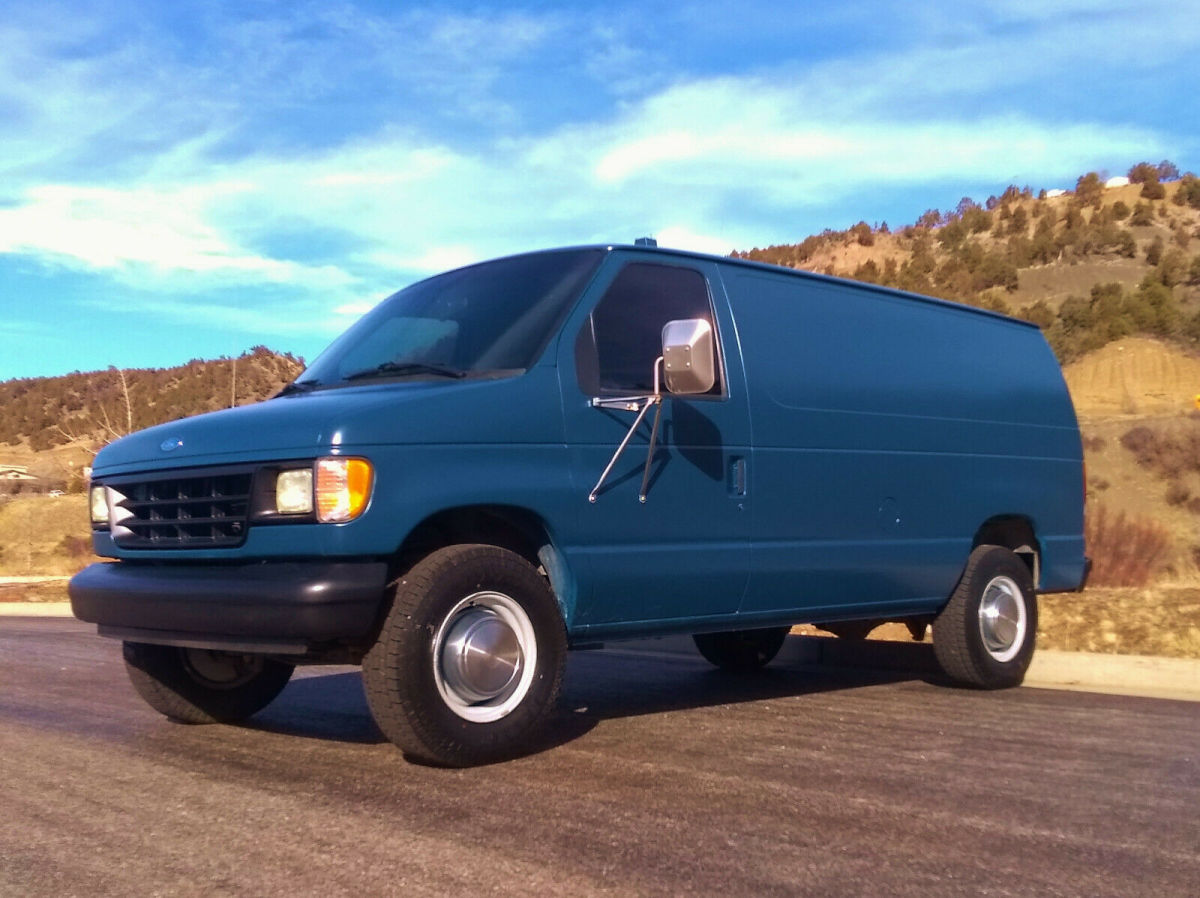 1992 Ford E-Series Van Under Cover