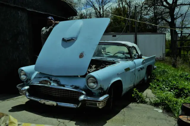 1957 Ford Thunderbird